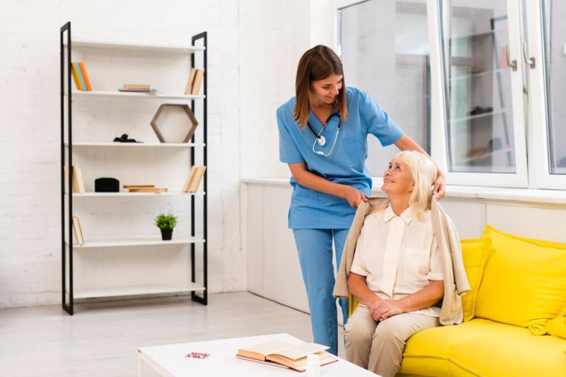Enfermeiro Home Care é Solução Ideal para Cuidados Personalizados em Casa Enfermeiro Home Care é Solução Ideal para Cuidados Personalizados em Casa